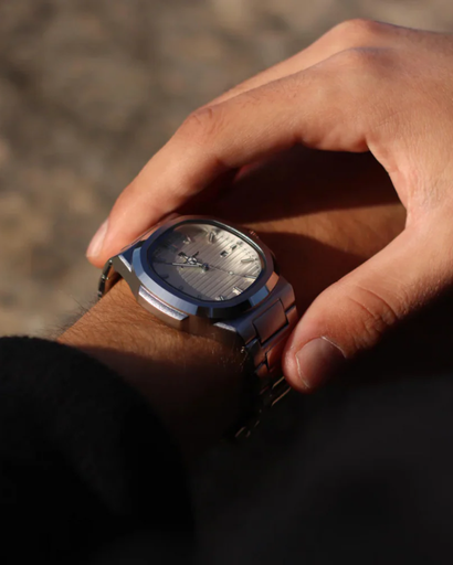 Montre Classique à Bracelet Intégré