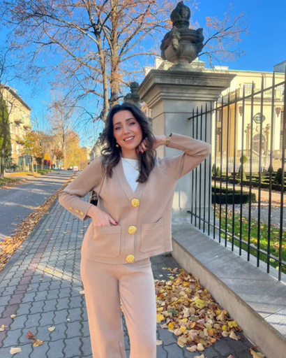 Ensemble Femme 2 Pièces avec Grands Boutons Dorés – Chic & Confortable