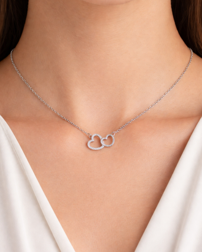 Collier pendentif double cœur entrelacé avec chaîne fine et motif pavé