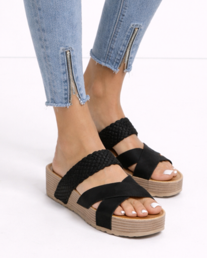 Sandales femme plateforme à brides croisées avec bande tressée et semelle épaisse texturée
