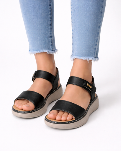 Sandales plateforme à brides – bout ouvert, bride arrière et fermeture scratch