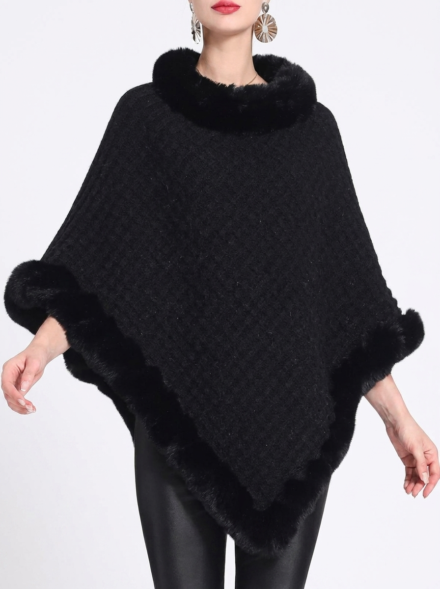 Poncho en maille oversize coloris noir avec bordure en fausse fourrure