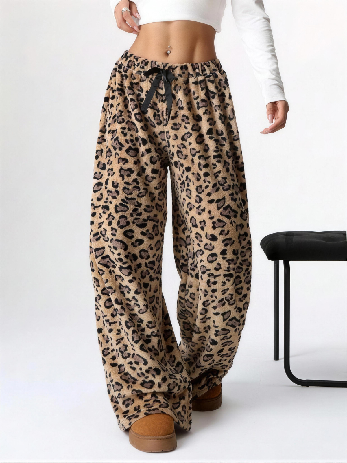 Pantalon large en peluche femme imprimé léopard jaune et marron, vue face