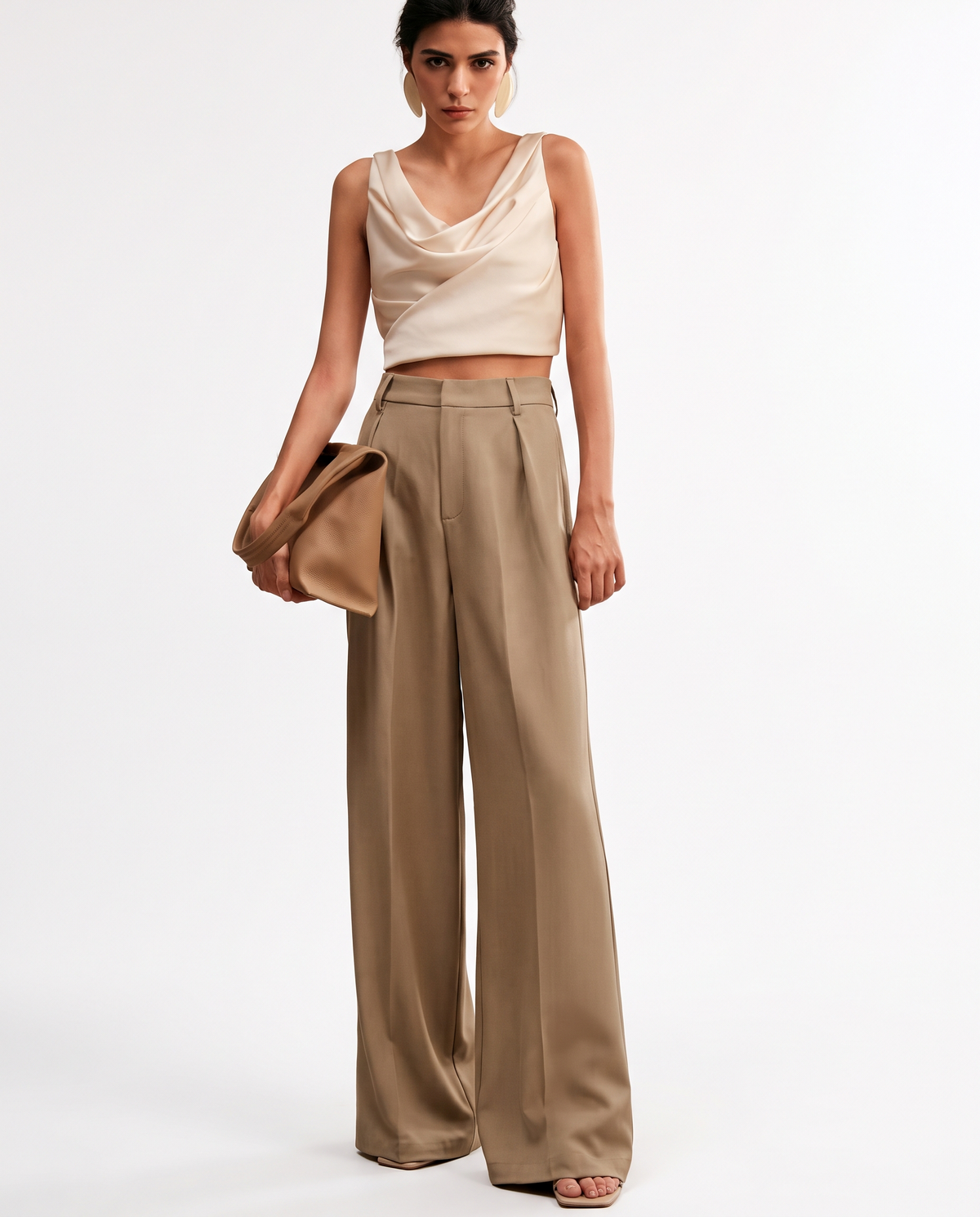 pantalon large taille haute femme, tenue complète fond blanc studio