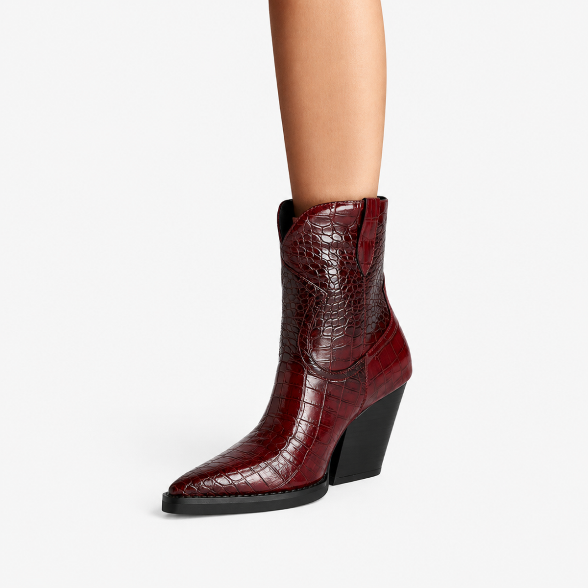 Bottines western femme bordeaux imprimé croco, vue studio bout pointu