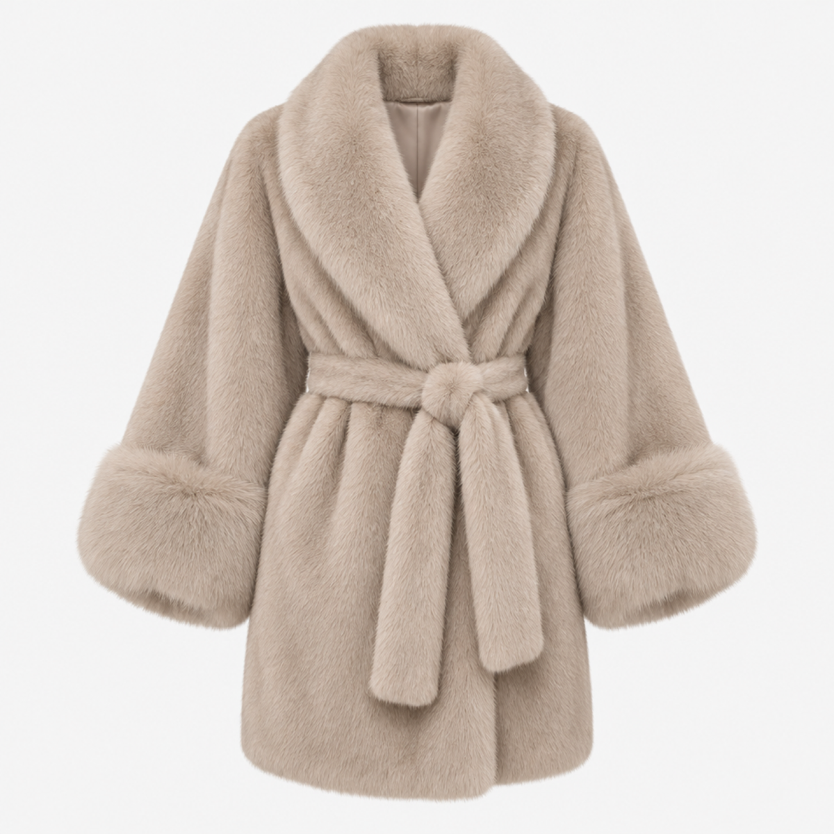 Manteau en fausse fourrure beige camel, coupe oversize, manches amples et ceinture à nouer, vue studio