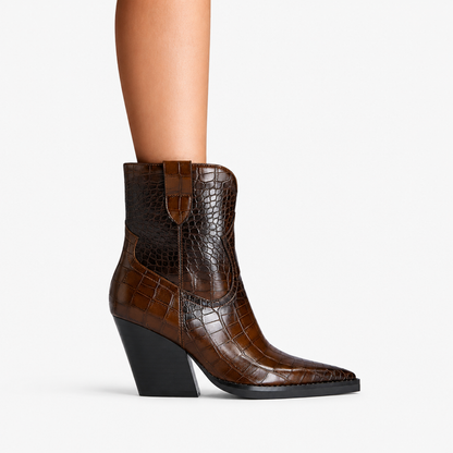 Bottines western femme marron foncé imprimé croco, vue studio bout pointu