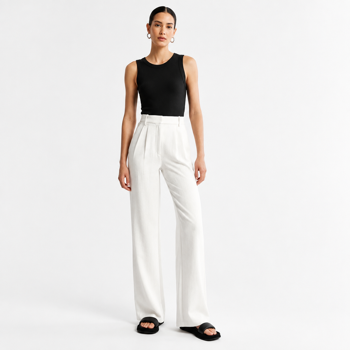 Pantalon large taille haute femme en blanc, vue de face avec pli central net et tombé droit