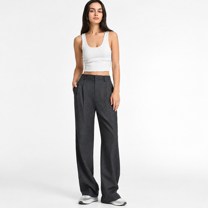 Pantalon large taille haute femme en gris foncé, vue de face porté avec un haut court, coupe évasée
