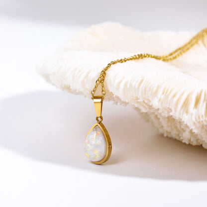 Collier opale vue rapprochée