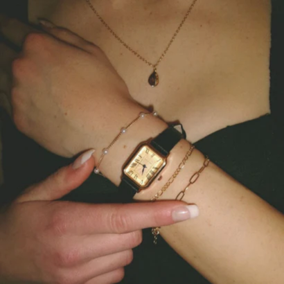 Montre Femme Élégante Rectangulaire – Bracelet en Cuir au Design Classique