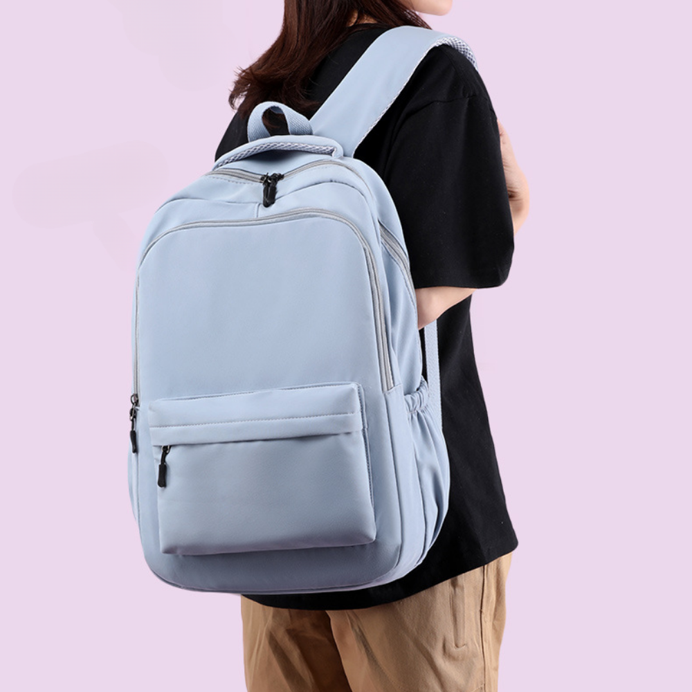 Sac à dos scolaire en polyester, vue de face avec bretelles, coloris bleu