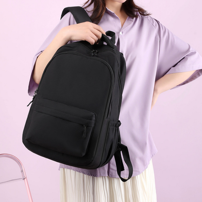 Sac à dos scolaire en polyester, vue trois-quarts, coloris noir