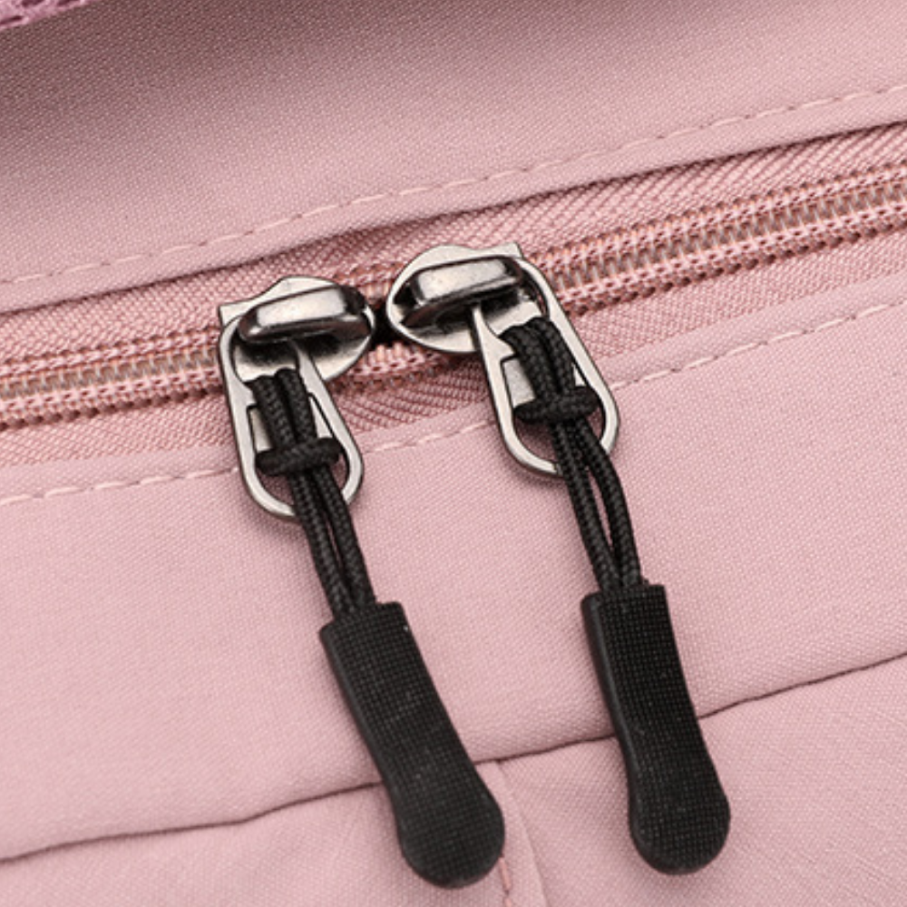 Sac à dos scolaire en polyester, détail du tissu déperlant, coloris blanc