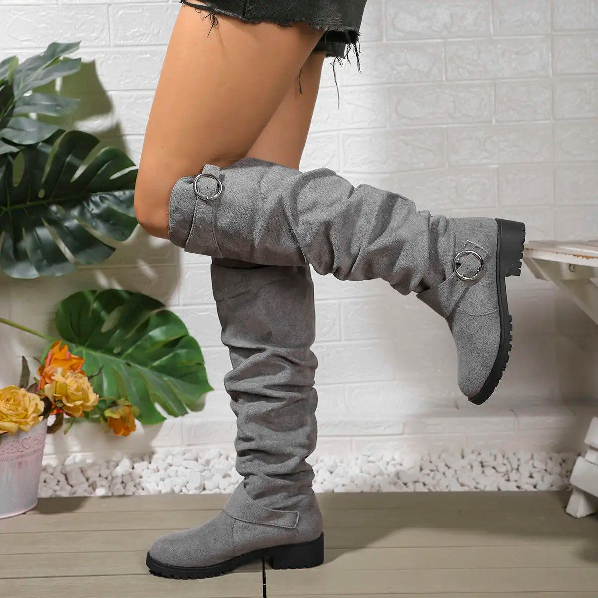 Bottes genou hautes pour femmes avec détail de boucle