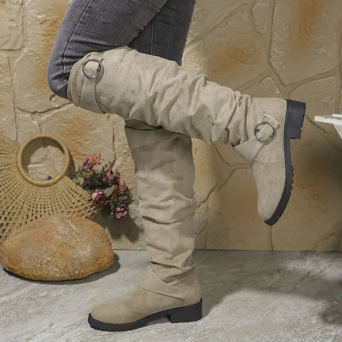 Bottes genou hautes pour femmes avec détail de boucle