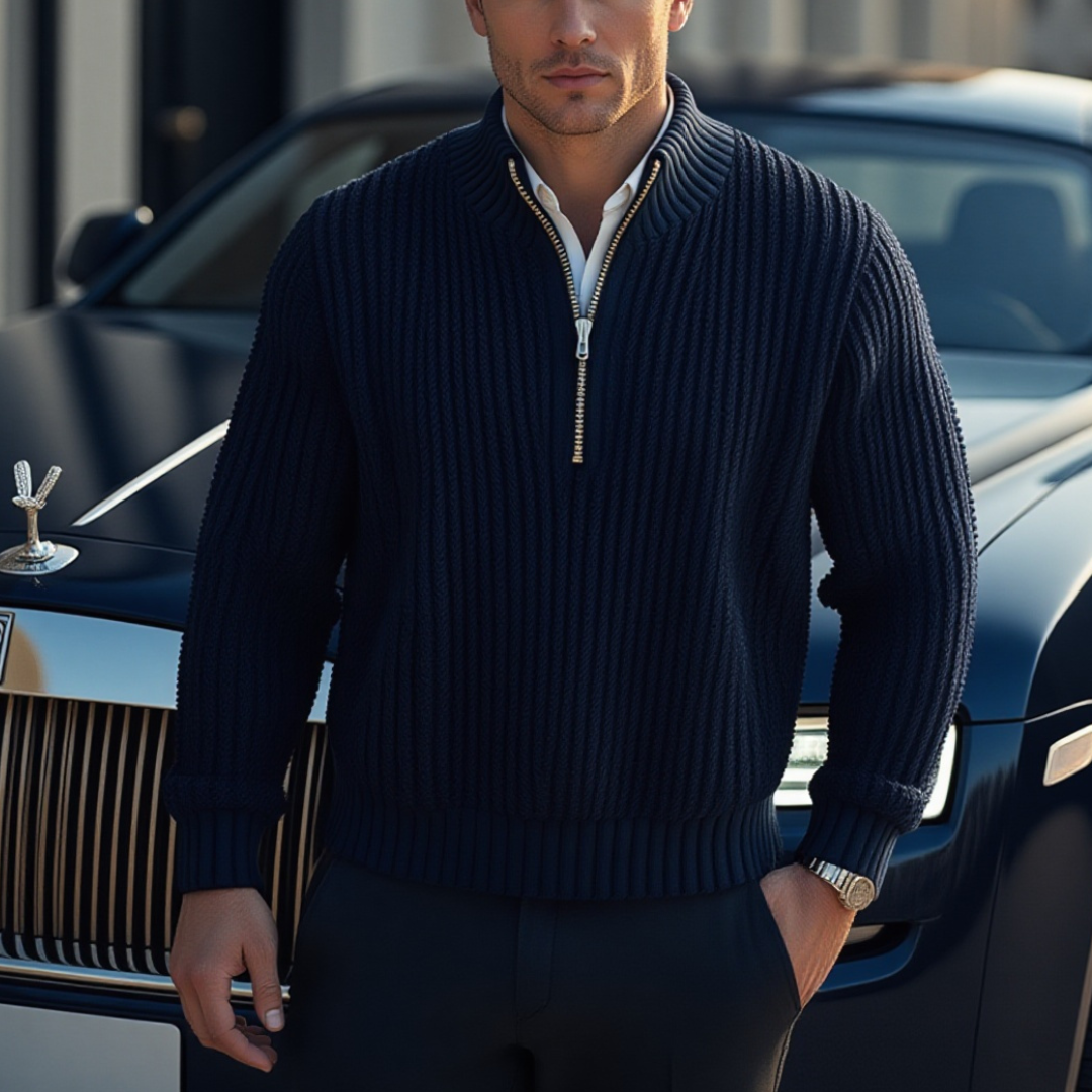 Pull zippé homme porté, vue de trois-quarts