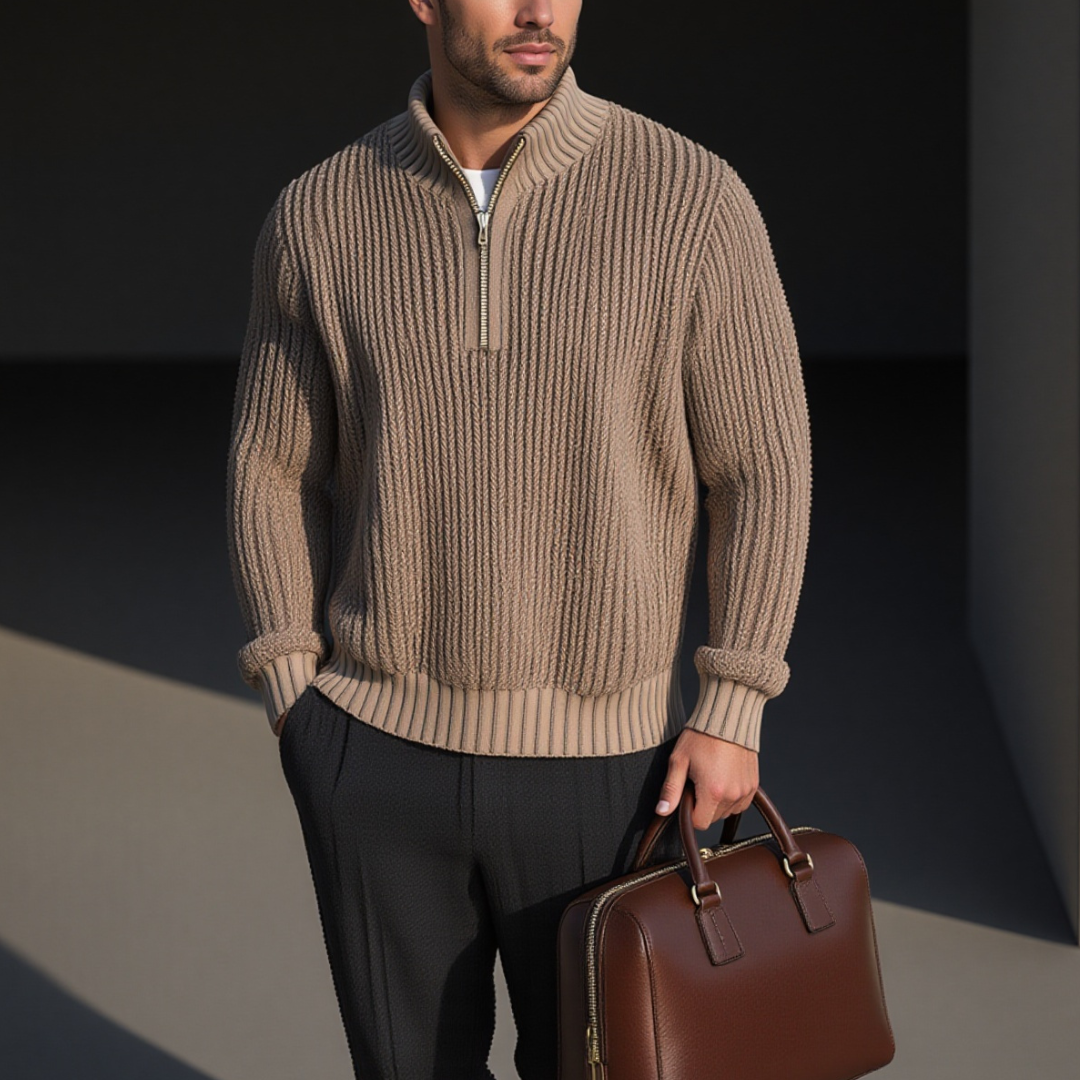 Vue rapprochée de la coupe du pull zippé homme