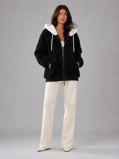 Manche ribbée de la veste matelassée pour femme à capuchon sherpa