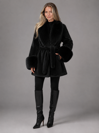 manteau femme à ceinture avec col en fausse fourrure, détail du col