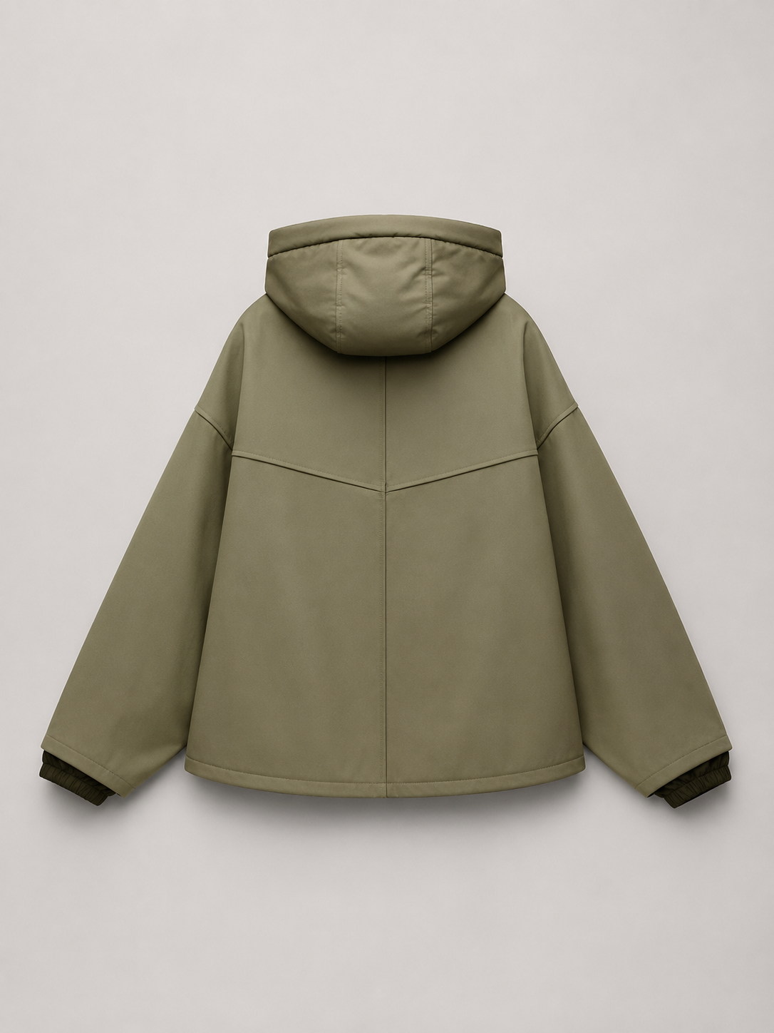 Détail du capuchon matelassé de la veste verte