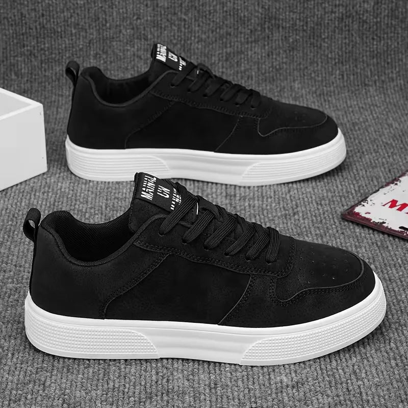 Sneakers respirantes à semelle en caoutchouc antidérapante, vue de profil