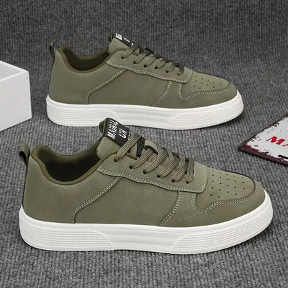 Vue avant de la paire de sneakers respirantes