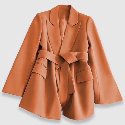 Blazer oversized pour femme en tissu rouille avec ceinture à nouer, vue de face