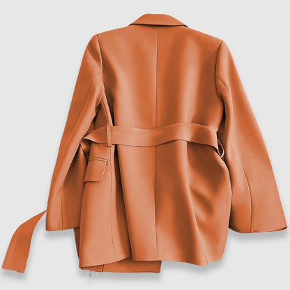 Vue d'ensemble du blazer ceinturé ajusté à la taille
