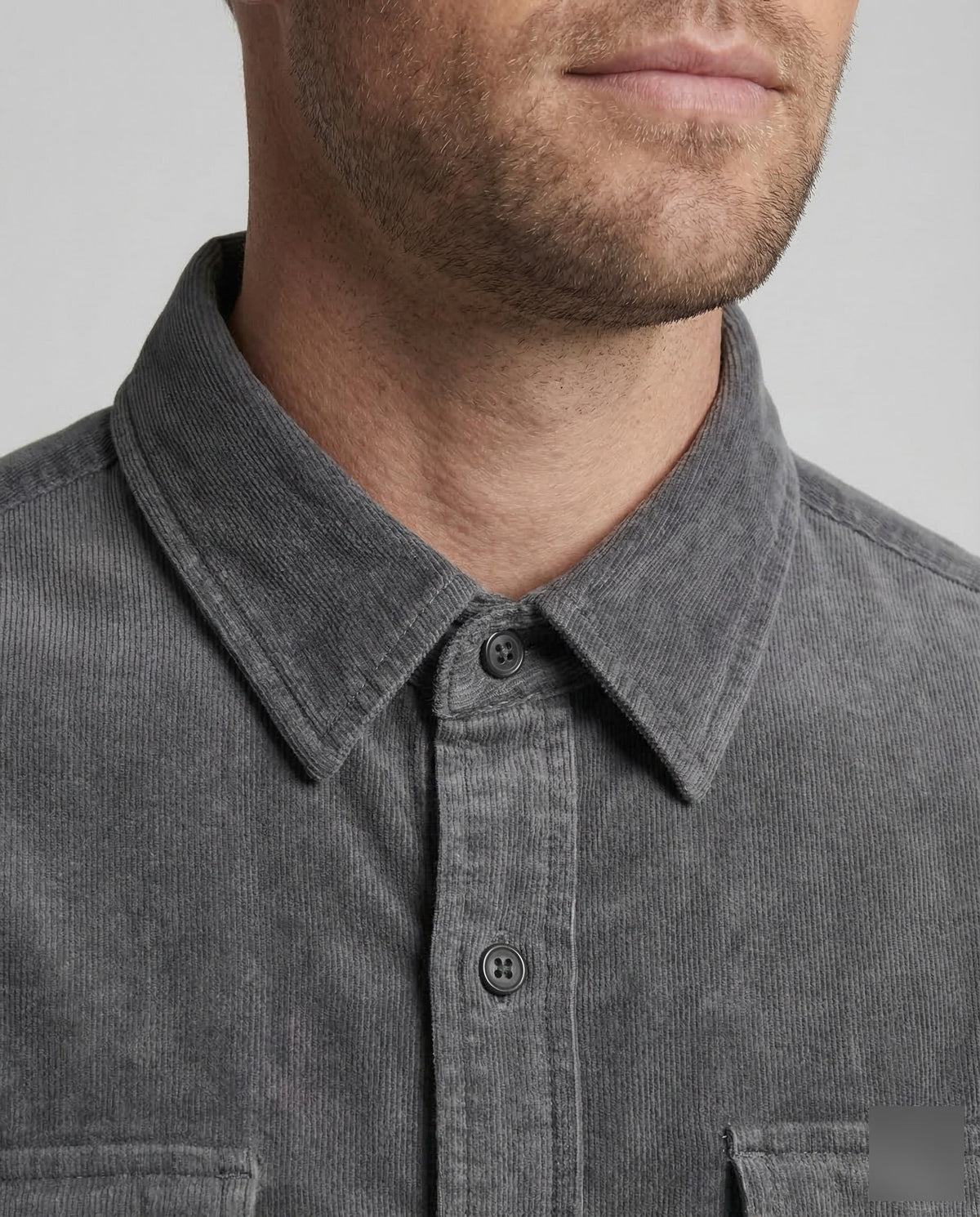 Chemise Tobias en velours côtelé pour homme, vue de profil