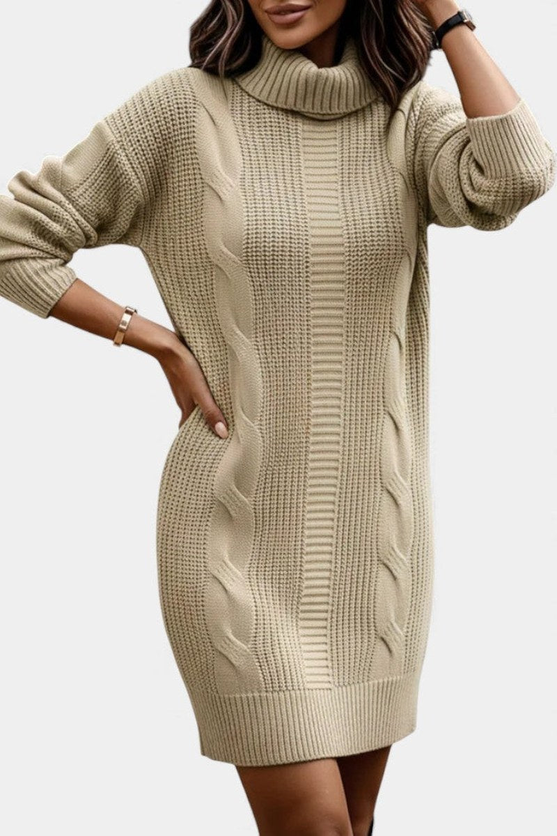 Robe de femme à col roulé avec panneaux de maille texture