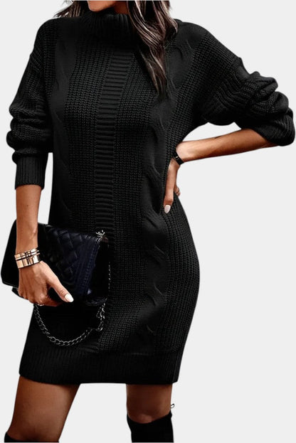 Robe de femme à col roulé avec panneaux de maille texture