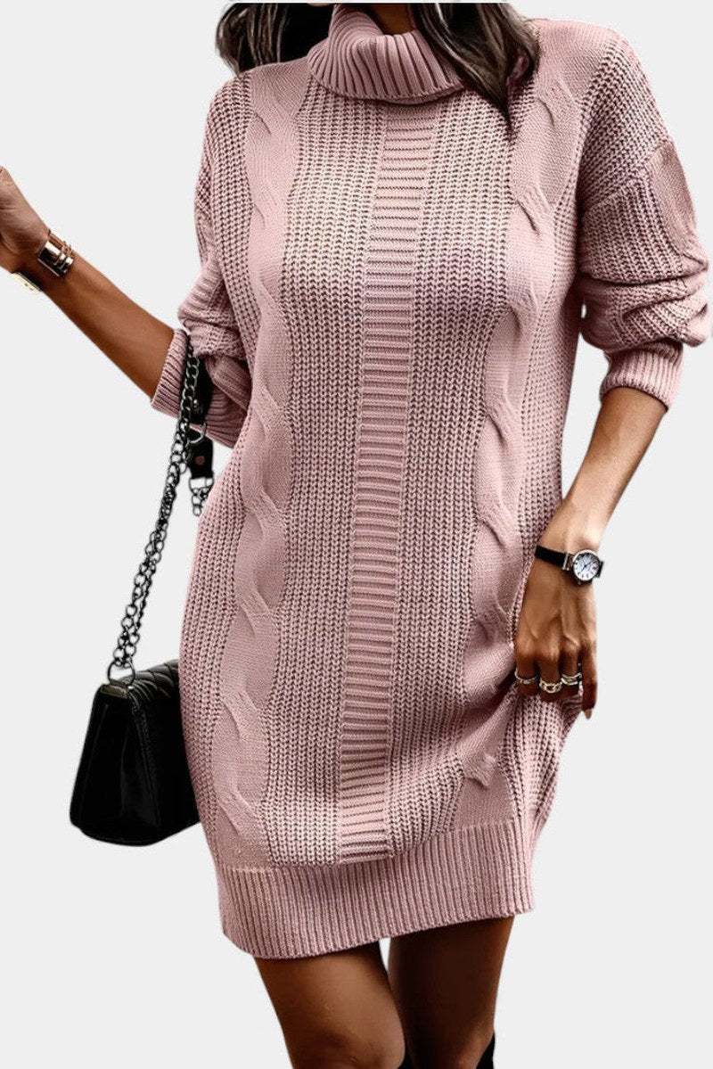 Robe de femme à col roulé avec panneaux de maille texture