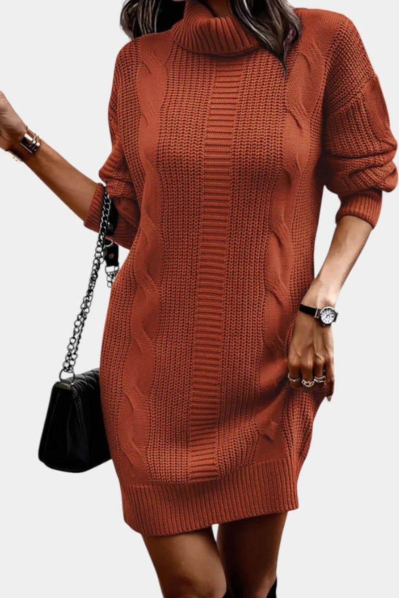 Robe de femme à col roulé avec panneaux de maille texture