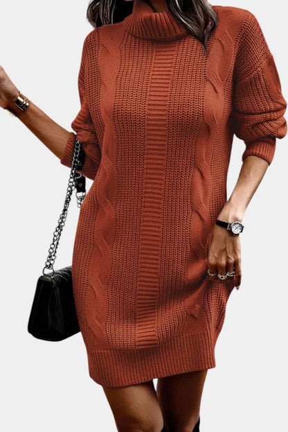Robe de femme à col roulé avec panneaux de maille texture