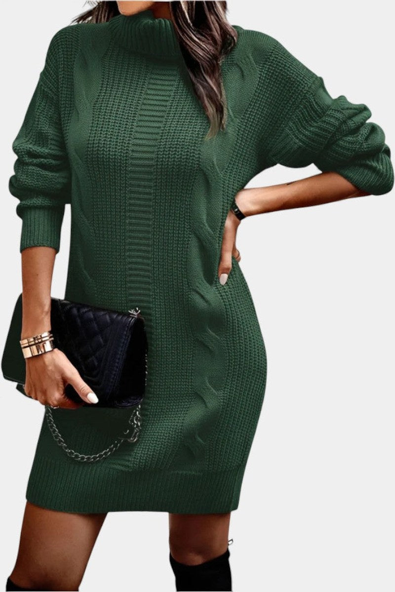 Robe de femme à col roulé avec panneaux de maille texture