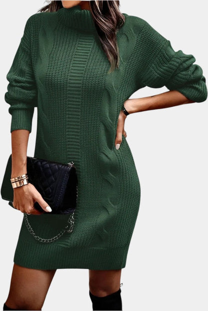 Robe de femme à col roulé avec panneaux de maille texture