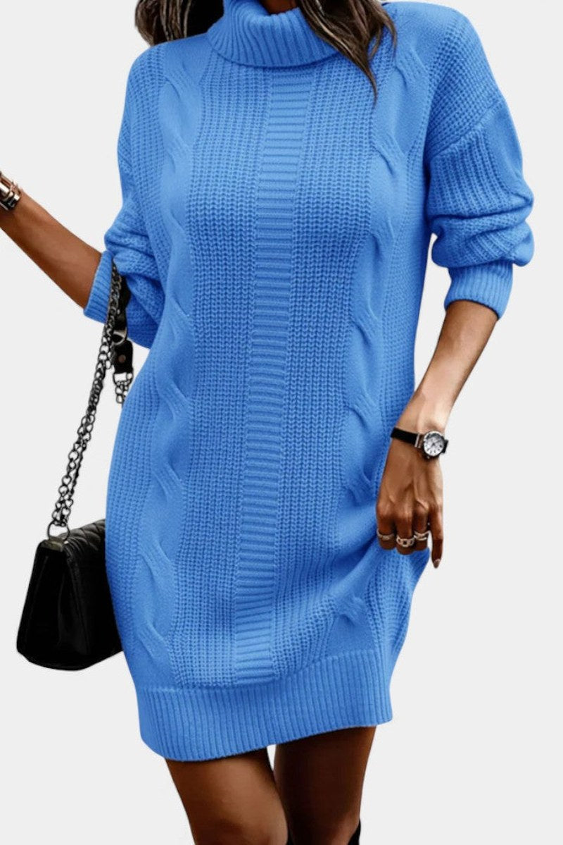 Robe de femme à col roulé avec panneaux de maille texture