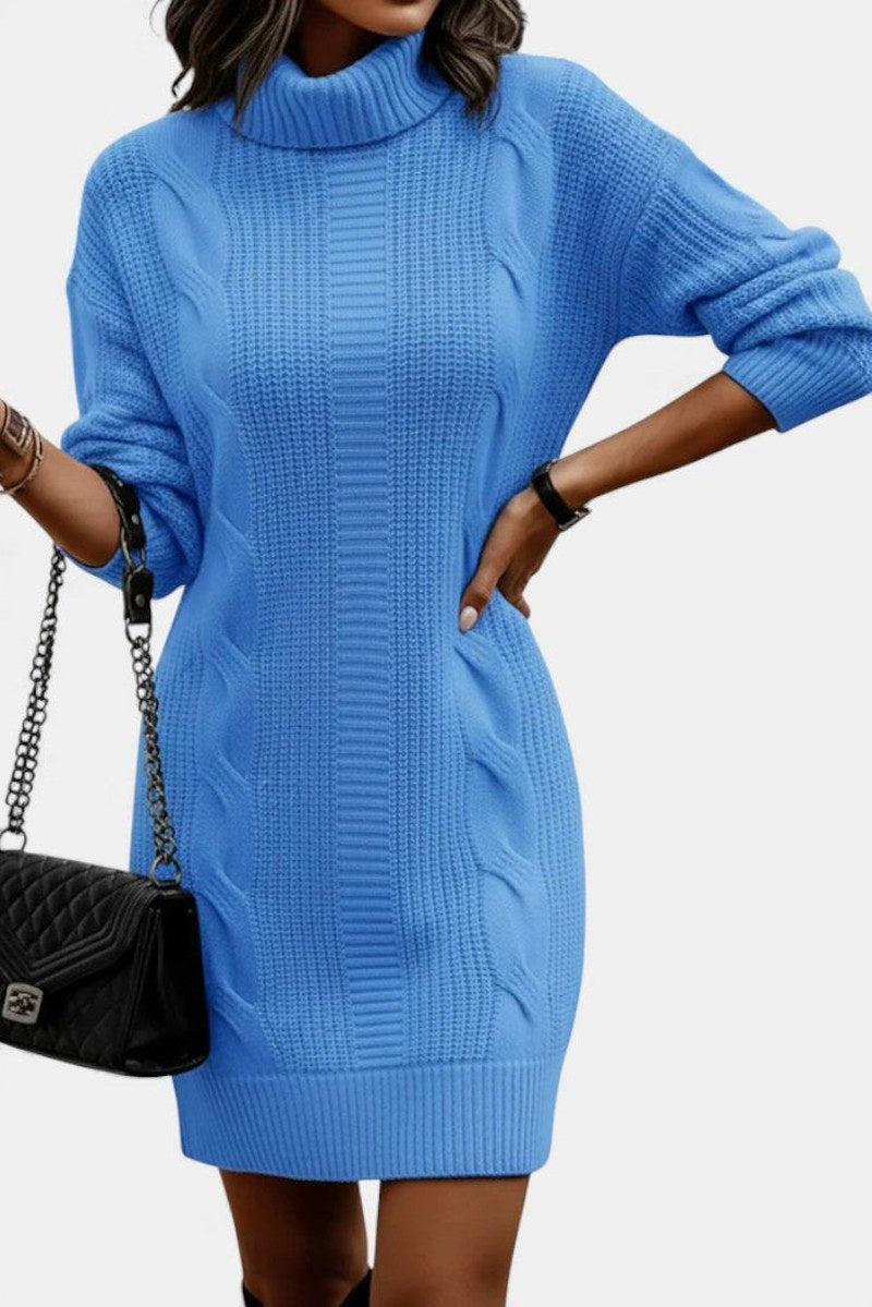 Robe de femme à col roulé avec panneaux de maille texture