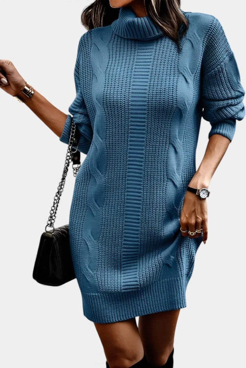 Robe de femme à col roulé avec panneaux de maille texture