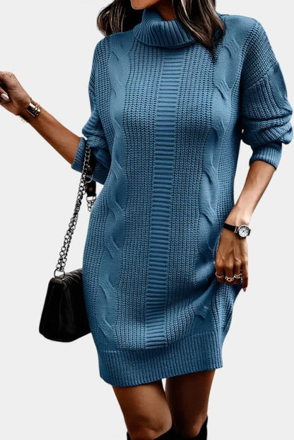 Robe de femme à col roulé avec panneaux de maille texture