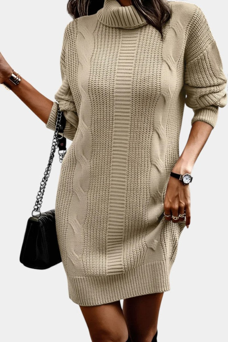 Robe de femme à col roulé avec panneaux de maille texture