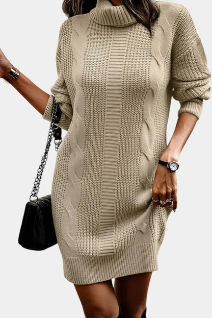 Robe de femme à col roulé avec panneaux de maille texture