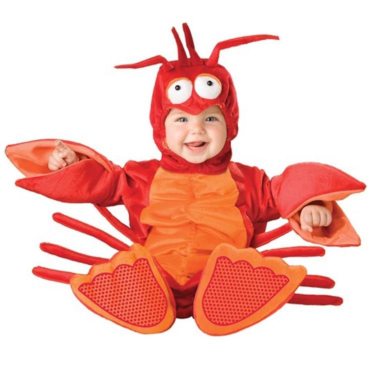 Bébé portant un déguisement de homard, vue de face