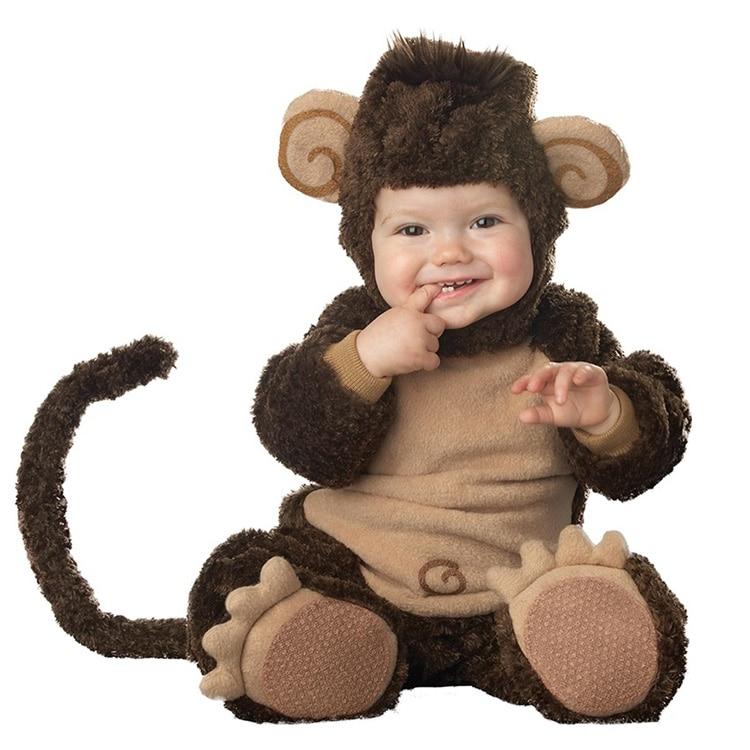 Bébé portant un déguisement de singe