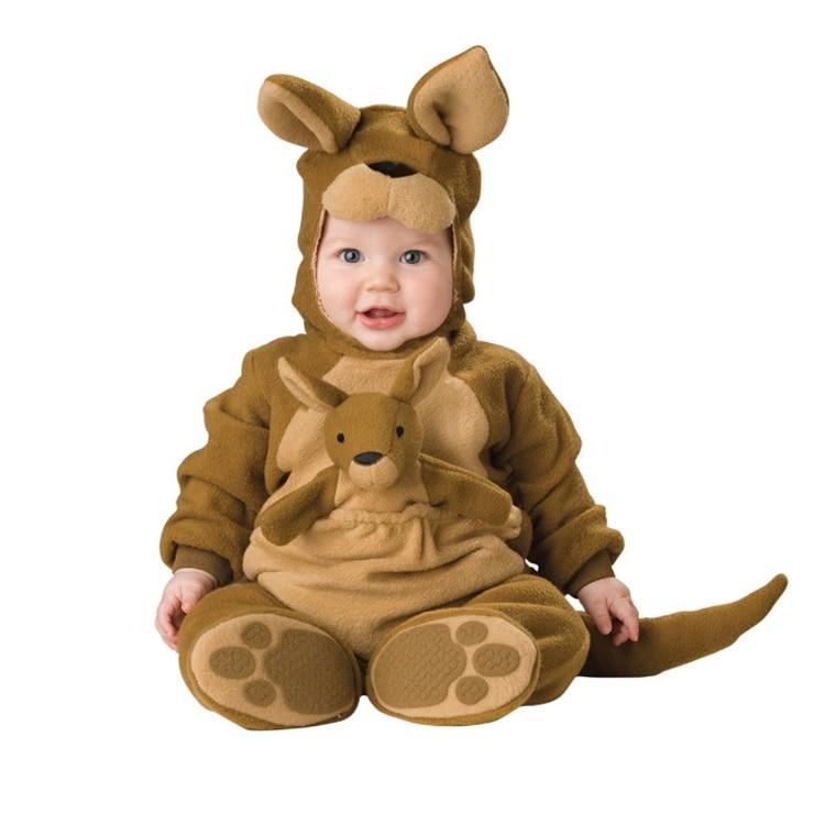 Bébé portant un déguisement de kangourou