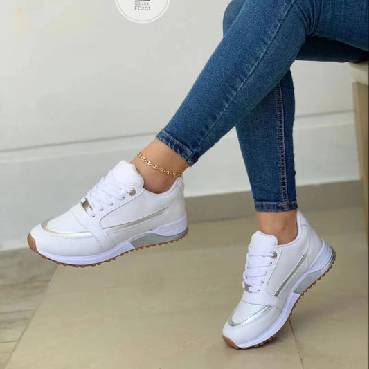 Baskets orthopédiques Emily pour femme, vue de profil avec semelle épaisse ergonomique