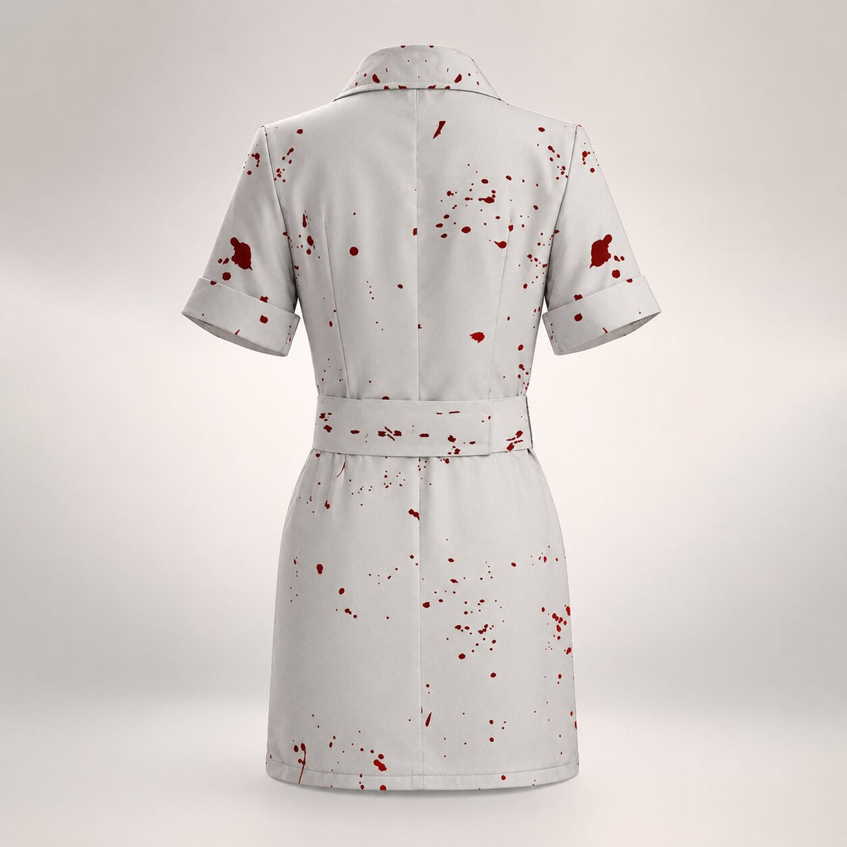 Costume d'infirmière ensanglantée, modèle souriant