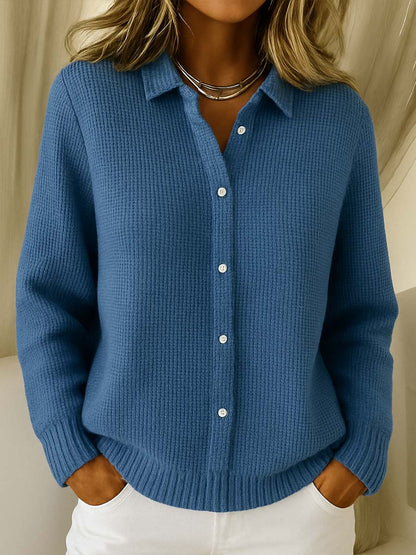 cardigan classique pour femmes, modèle portant le cardigan