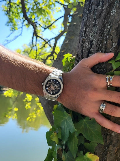 Montre chronographe en cuir, détail de la fermeture